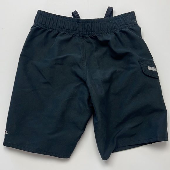 QUIKSILVER boys board shorts size 5 - Picture 3 of 3
